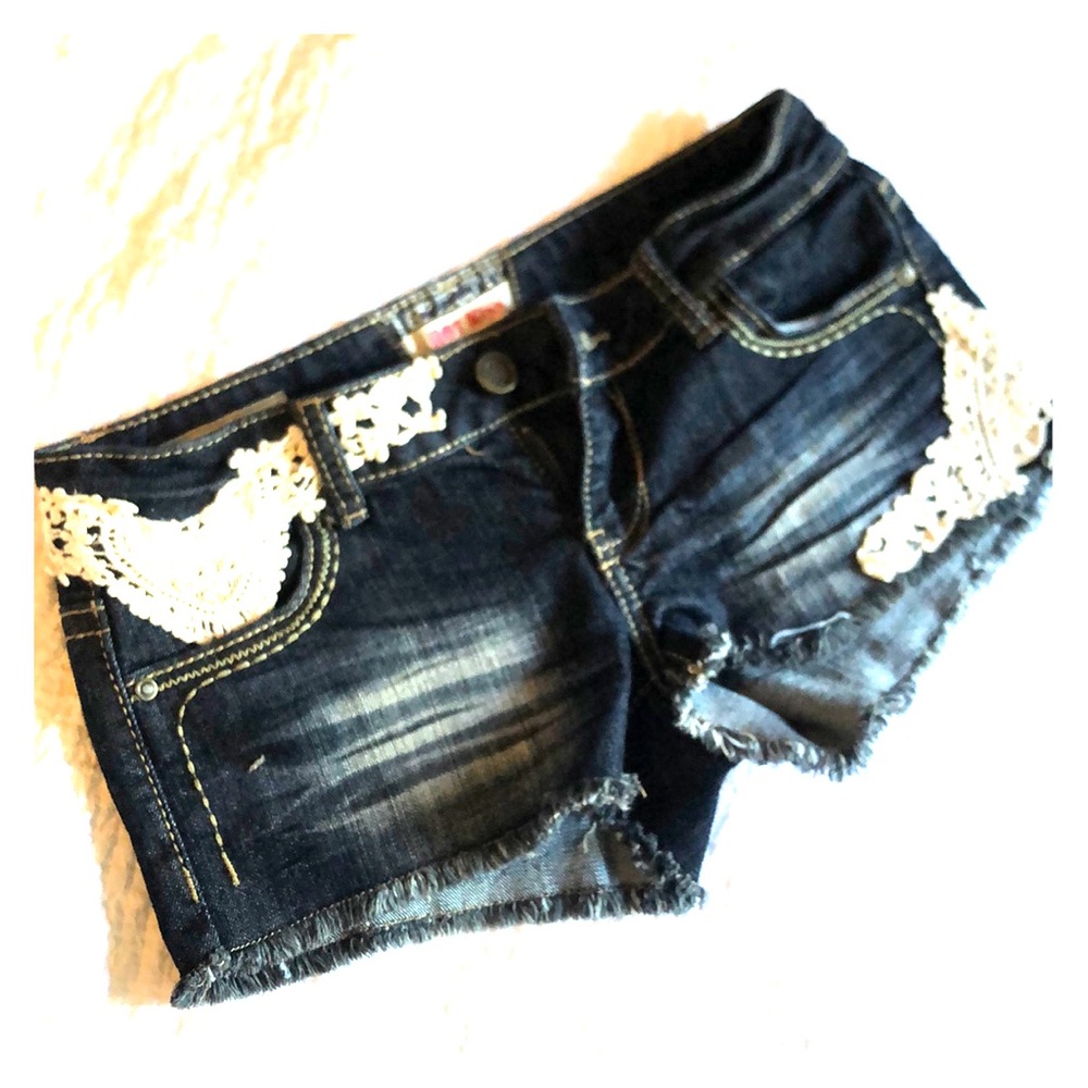 Hot kiss shorts embellishment